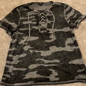 Lucky Brand laced up camo tee